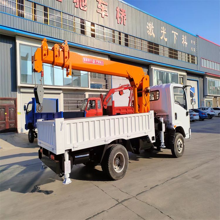 乌兰浩特市三轮随车吊定制 农用改装机自备吊中瑞长期出售