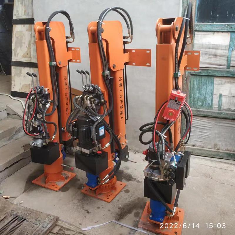 乌兰浩特市重汽蓝牌随车吊 3.2吨 国六动力强 液压驱动 农用自卸起重机